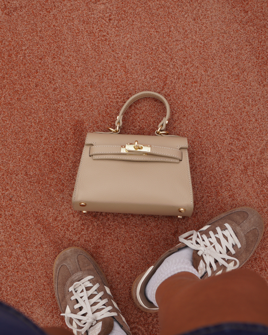 Kelly Beige Leren Crossbodytas met Gouden Details