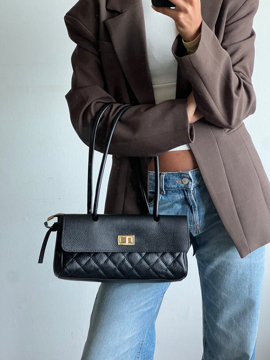 Victoria Medium