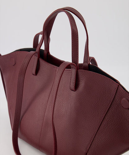 Martha – Bordeauxrode Leren Handtas met Goudkleurige Details