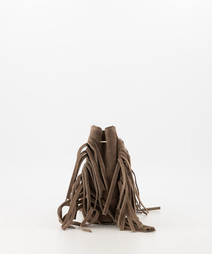 Sylvie – Taupe Suède Handtas met Franjes en Goudkleurige Details
