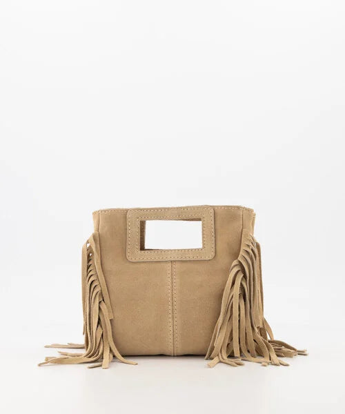 Sylvie – Zandkleurige Suède Handtas met Franjes en Goudkleurige Details